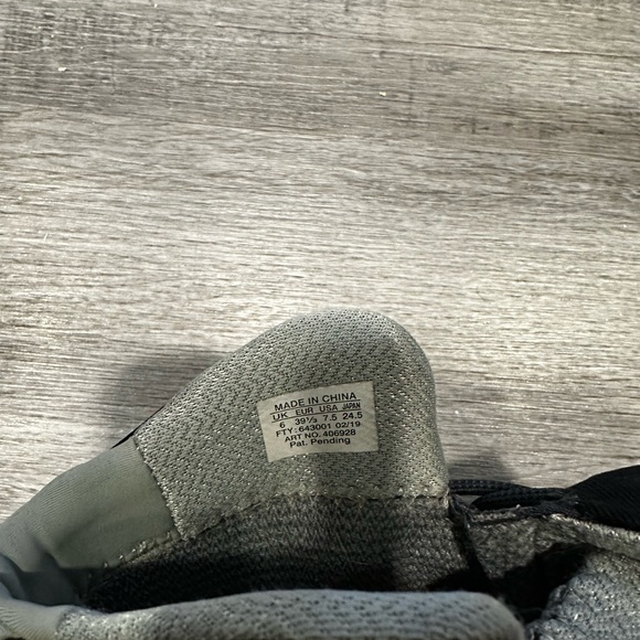 Salomon women’s hiking boots 7.5 - Picture 4 of 4